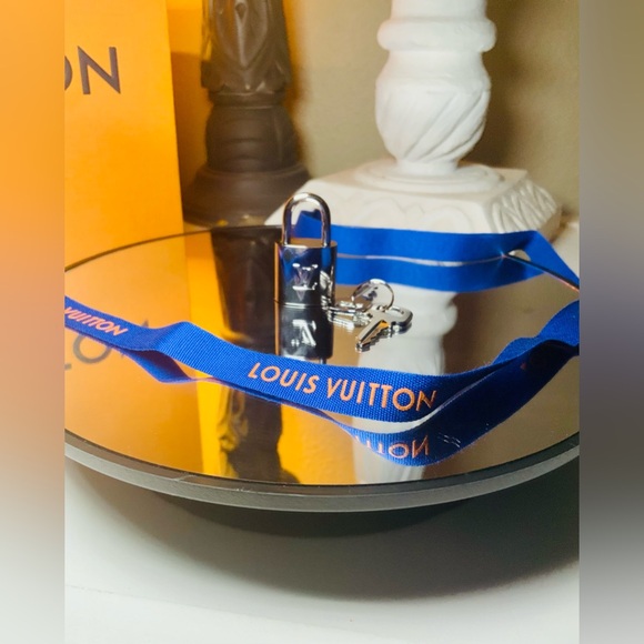 LOUIS VUITTON Silver Lock & Key #315 - Picture 6 of 10